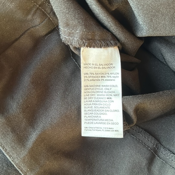 Chicos black capris size 1.5 (10) - Picture 5 of 5